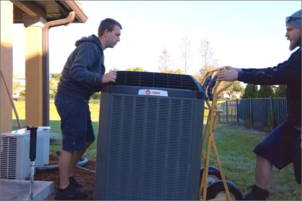 tech installing ac unit