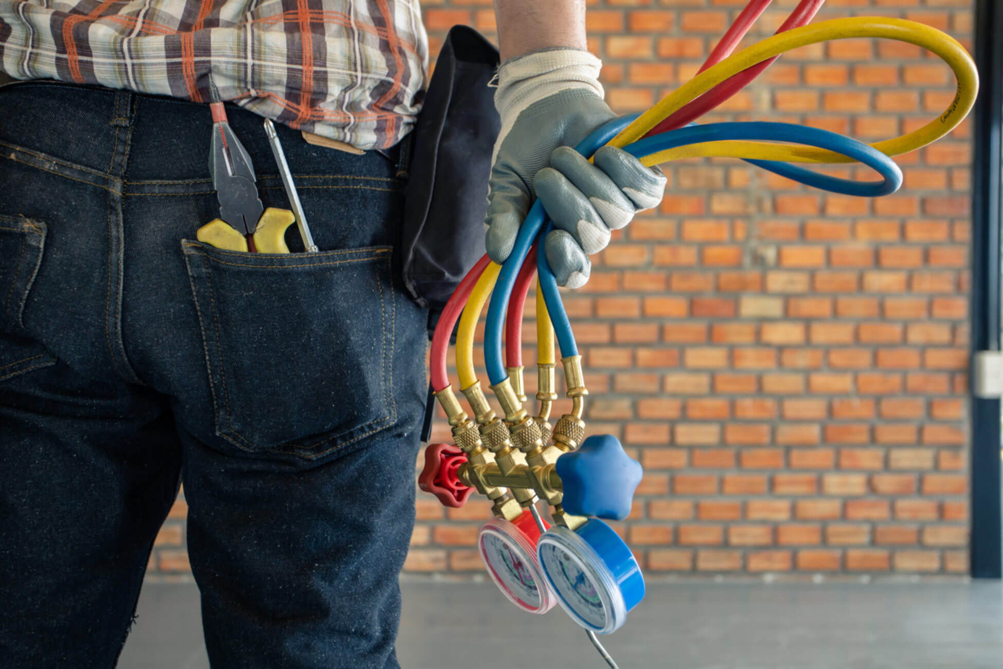 AC tech preparing to install unit